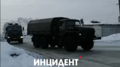 Колонны военной техники на дороге испугали кемеровчан