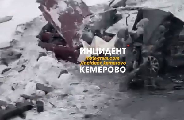 Один человек погиб и один пострадал при лобовом ДТП в Междуреченске