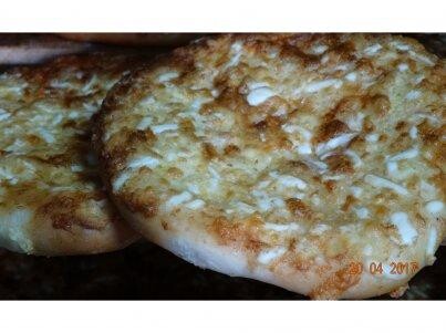 Шаньга с сыром и яйцом