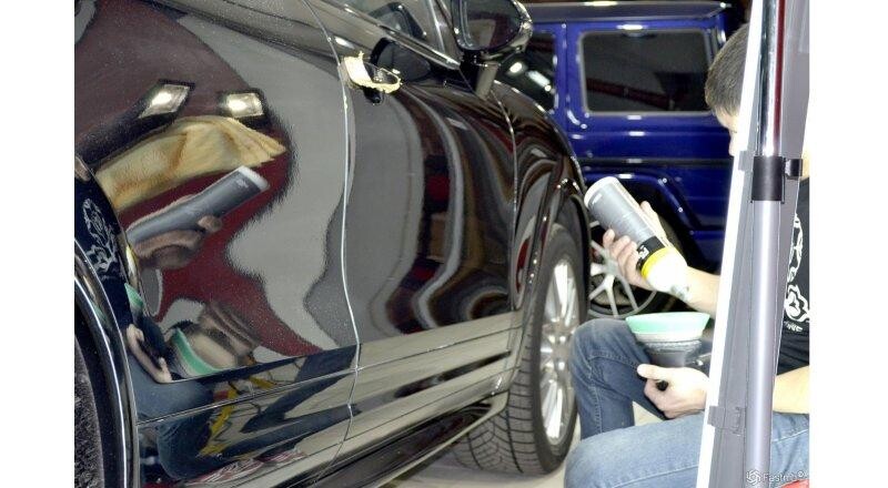 Покрытие автомобиля воском (джип)