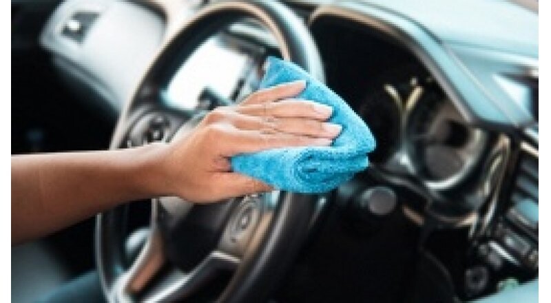 Полировка передней панели салона автомобиля