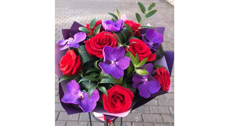 Букет с орхидеями