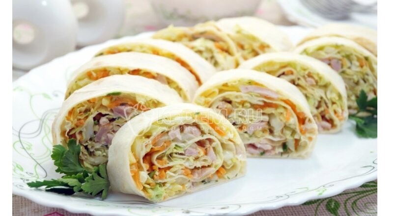Рулет из лаваша с лососем