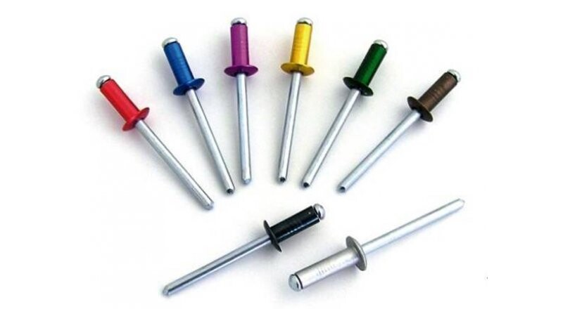 Заклепка окрашенная