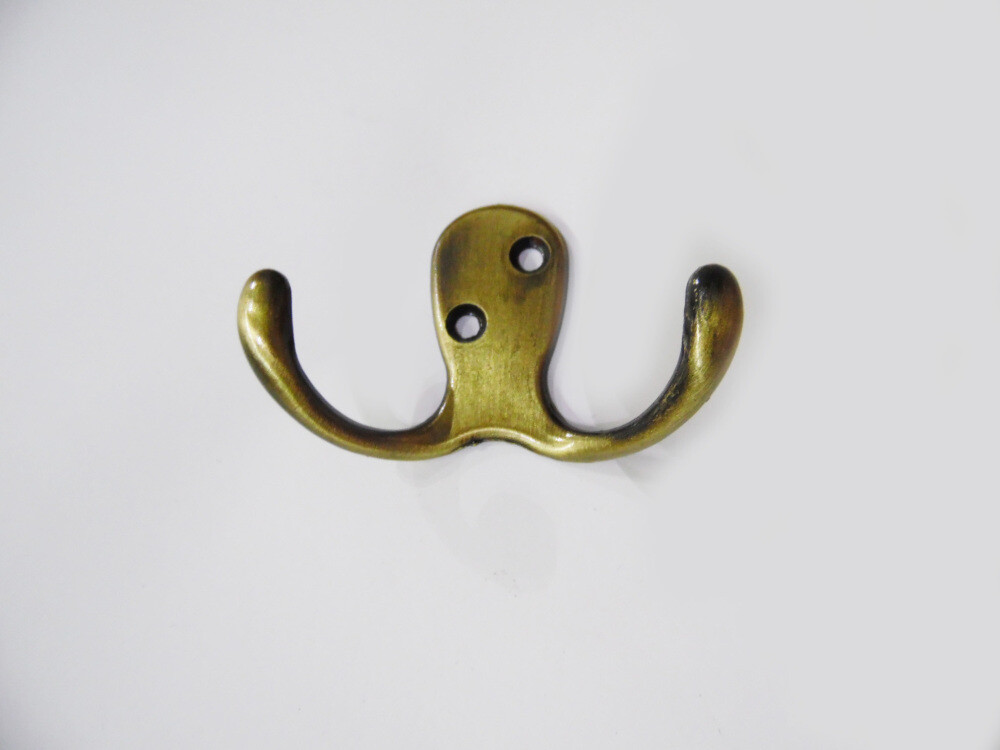 Крючок для одежды двойной
