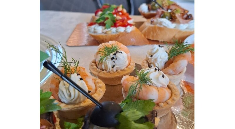 Тарталетка с королевской креветкой