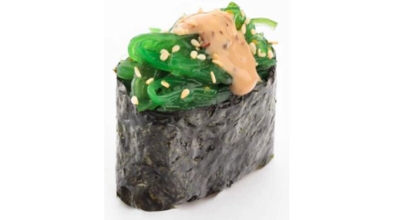 Гункан с Чукой и Ореховым соусом