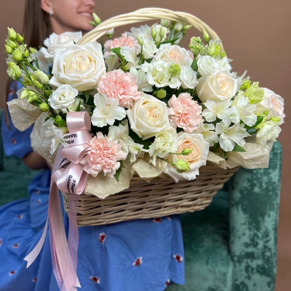 Корзина цветов «С любовью»