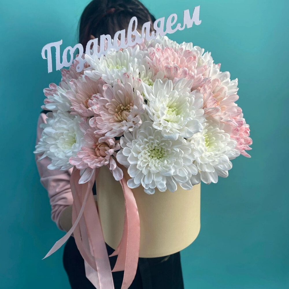 Композиция в цилиндре, из хризантем