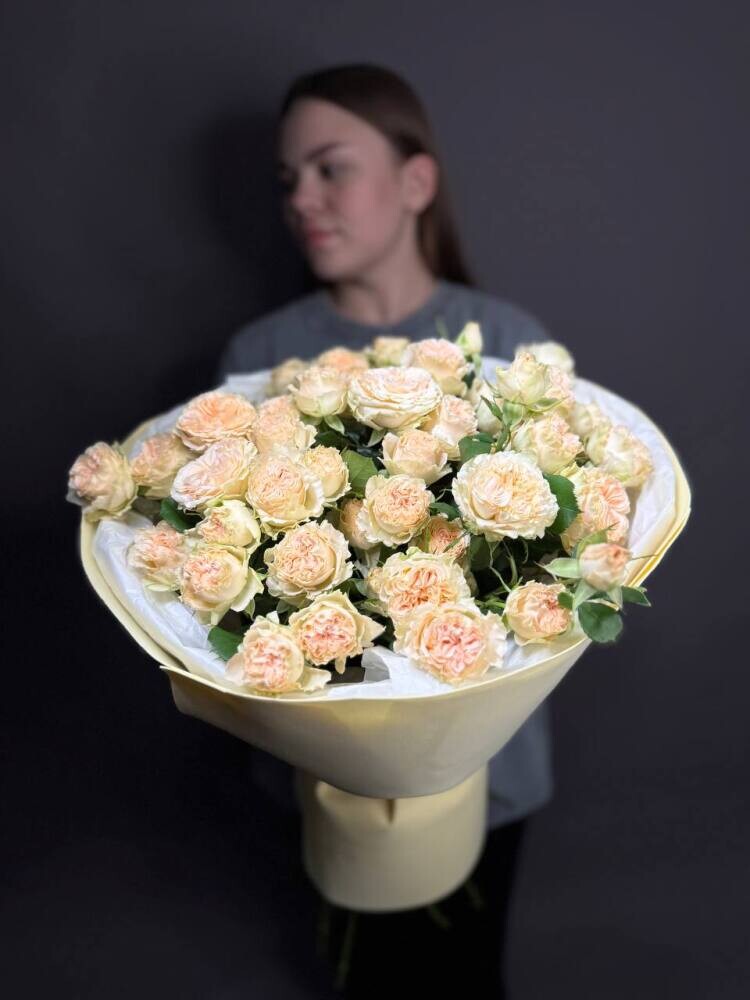 Букет из кустовых роз