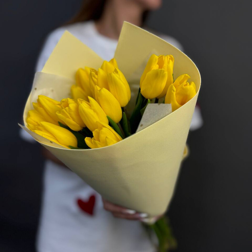 15 солнечных тюльпанов