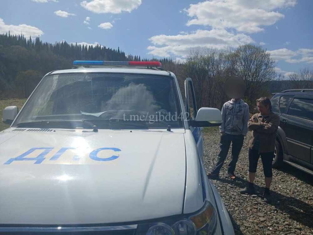 Несовершеннолетние мотоциклисты в Кузбассе попытались скрыться от правоохранителей в лесу