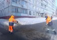 В Кемерове обрабатывают тротуары от гололеда
